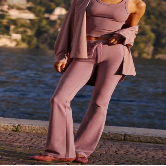 ALO Yoga Pants - ALO Sway Bootcut Sweatpant